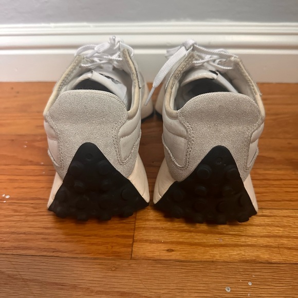 New Balance 327 White and Black Size 7.5 - Picture 5 of 6